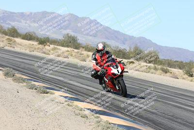 media/Dec-04-2025-Racers Edge (Thu) [[5ebc9f124d]]/3-B Group/3-Session 2 (Turn 7 Inside)/